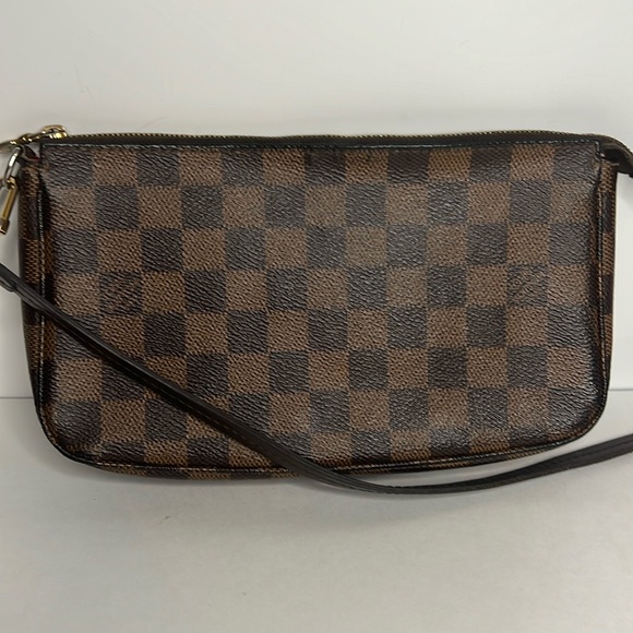 Louis Vuitton Pochette Acessoires Damier Ebene red interior - Picture 3 of 17